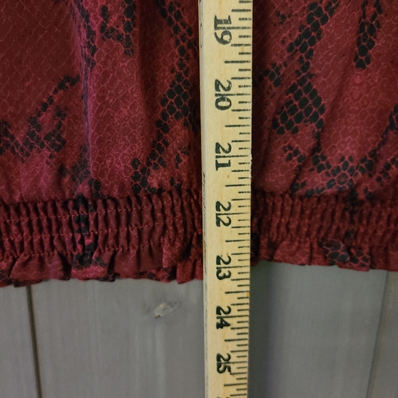 Banana Republic short flutter sleeve blouse Large maroon polyester elastic waist - Picture 6 of 9